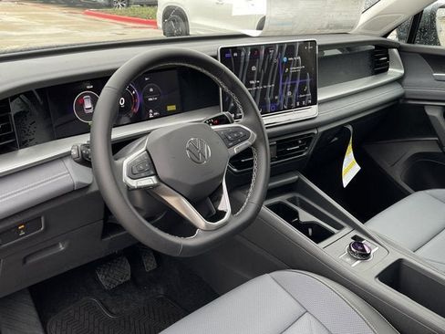 New 2026 Volkswagen Tiguan SE image 12