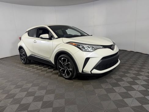 Used 2021 Toyota C-HR XLE FWD image 3