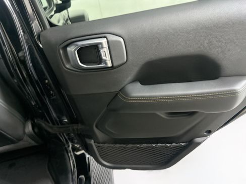 Used 2023 Jeep Wrangler Unlimited Sahara AWD/4WD image 29