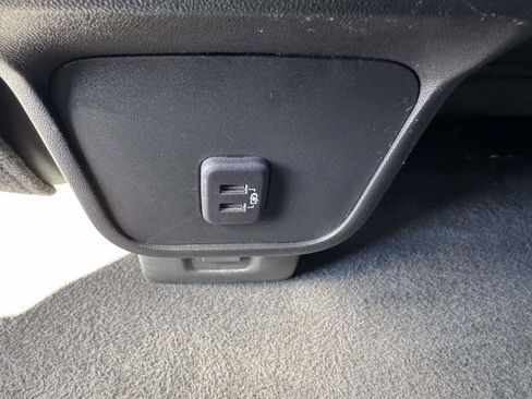 Used 2023 GMC Terrain SLT image 15