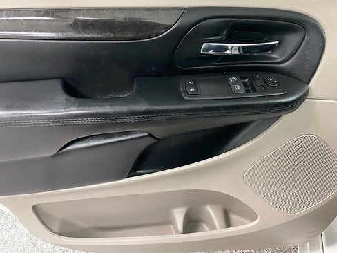 Used 2016 Dodge Grand Caravan SE w/ Quick Order Package 29E SE image 9