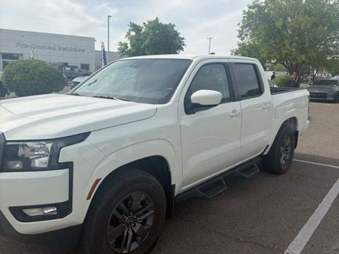 Used 2025 Nissan Frontier SV w/ SV Convenience Package image 3