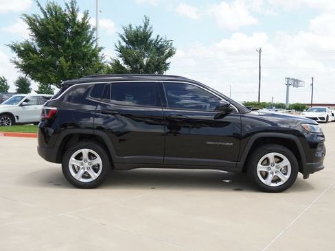 Used 2023 Jeep Compass Latitude AWD/4WD image 10