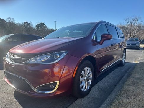 Used 2019 Chrysler Pacifica Touring-L image 13