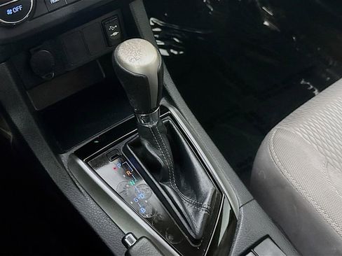 Used 2014 Toyota Corolla LE FWD image 18