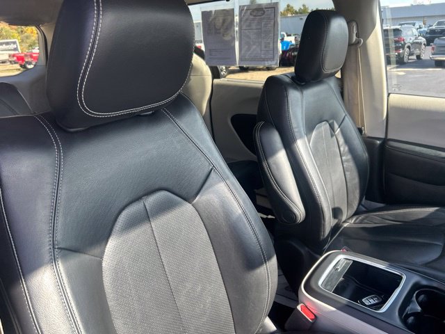 Used 2022 Chrysler Pacifica Touring-L FWD image 35