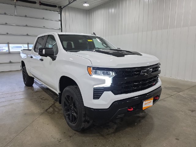 Used 2022 Chevrolet Silverado 1500 LT Trail Boss w/ Convenience Package II AWD/4WD image 2