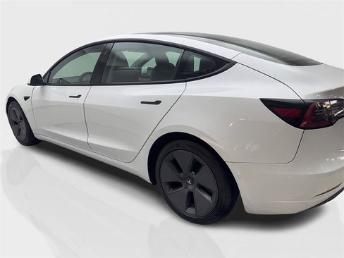 Used 2021 Tesla Model 3 Standard Range Plus image 14