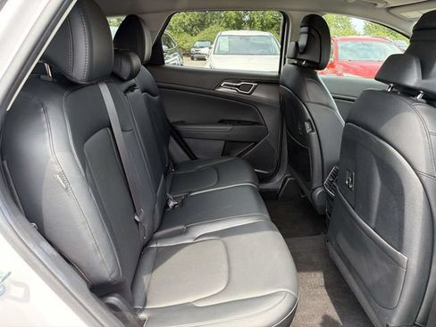 Used 2025 Kia Sportage EX FWD image 11