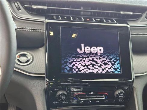 Used 2025 Jeep Grand Cherokee Laredo X RWD image 8
