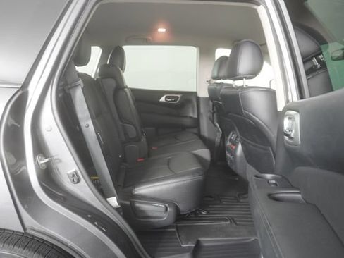 Used 2019 Nissan Pathfinder FWD image 37