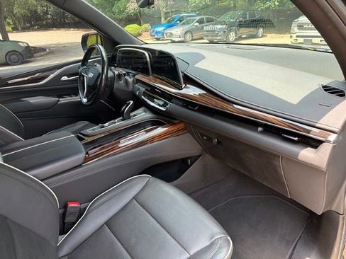 Used 2023 Cadillac Escalade Premium Luxury AWD/4WD image 31