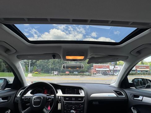 Used 2010 Audi A4 2.0T Premium image 10