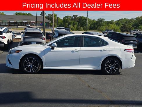 Used 2020 Toyota Camry SE FWD image 6