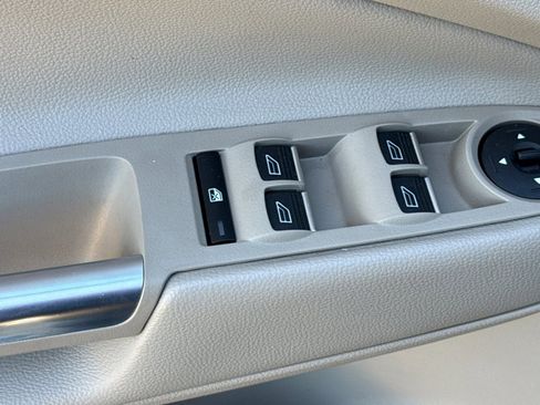 Used 2017 Ford Escape SE w/ SE Leather Comfort Package image 12