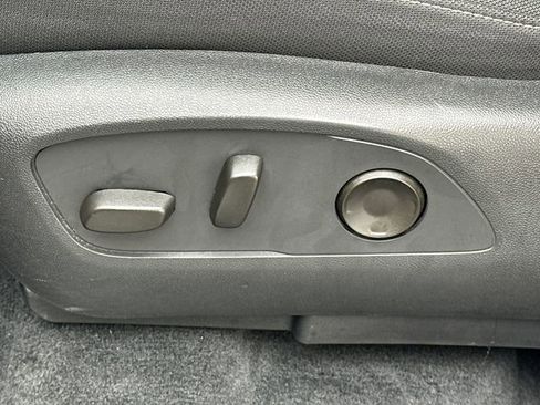 Used 2024 Chevrolet Traverse LT image 38