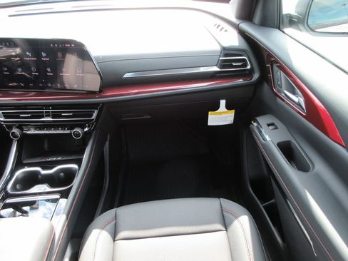 New 2026 Chevrolet Traverse Z71 w/ Driver Confidence Package image 17