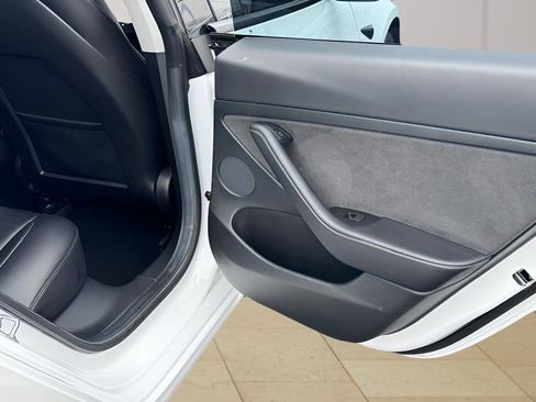 Used 2021 Tesla Model 3 Standard Range Plus image 32