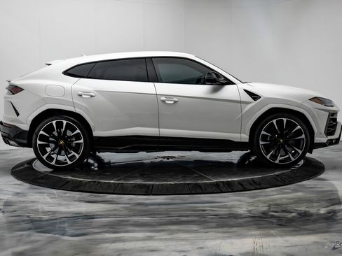 Used 2022 Lamborghini Urus image 21