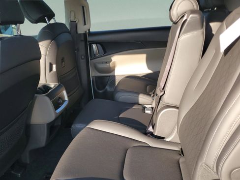 New 2026 Kia Carnival FWD image 7