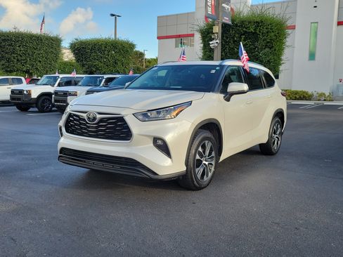 Used 2020 Toyota Highlander XLE FWD image 5