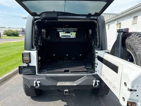 Used 2018 Jeep Wrangler Unlimited Sport AWD/4WD image 9
