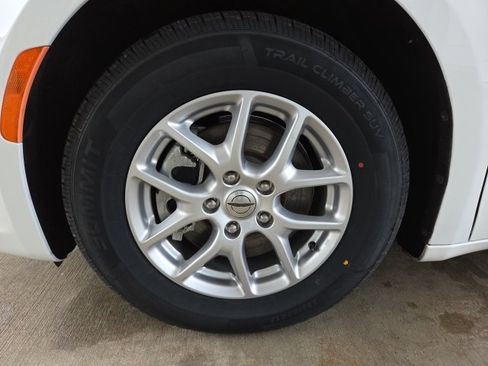 Used 2022 Chrysler Pacifica Touring-L image 58