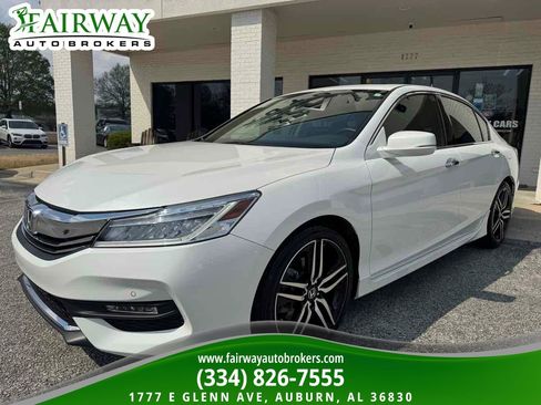 Used 2017 Honda Accord Touring image 2