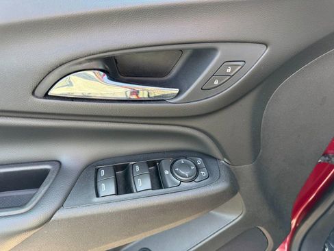 Used 2018 Chevrolet Equinox LT FWD image 15