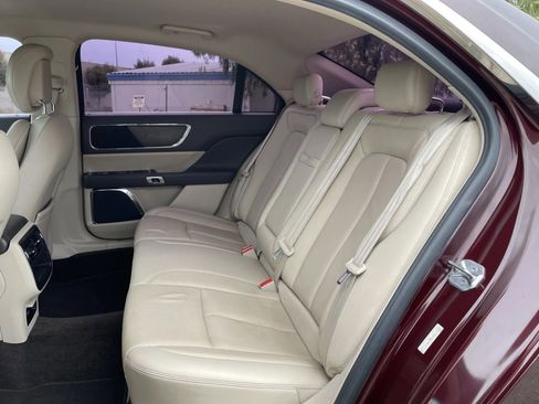 Used 2017 Lincoln Continental Select image 22