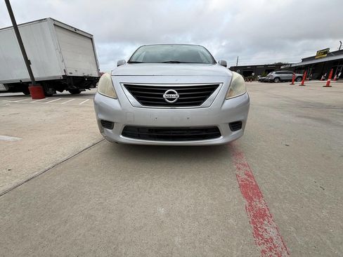 Used 2014 Nissan Versa SV image 20