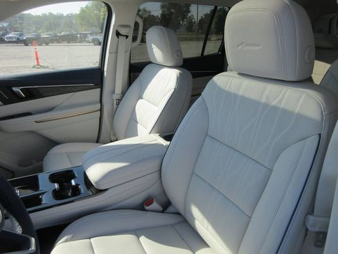 New 2026 Buick Enclave Avenir w/ Super Cruise Package AWD/4WD image 13