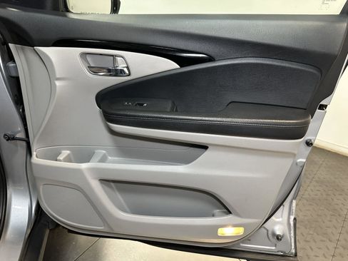 Used 2020 Honda Pilot Touring image 37