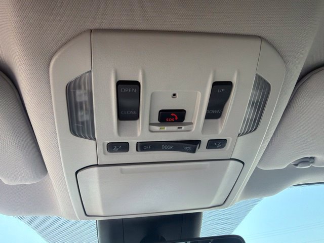 Used 2024 Toyota Highlander XLE FWD image 18