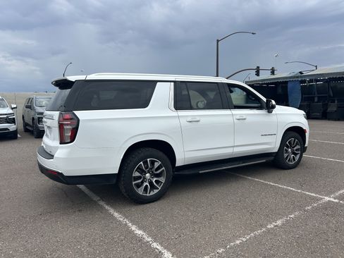 Used 2021 Chevrolet Suburban LT w/ LT Signature Package RWD image 5