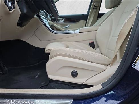 Used 2019 Mercedes-Benz GLC 300 4MATIC image 28
