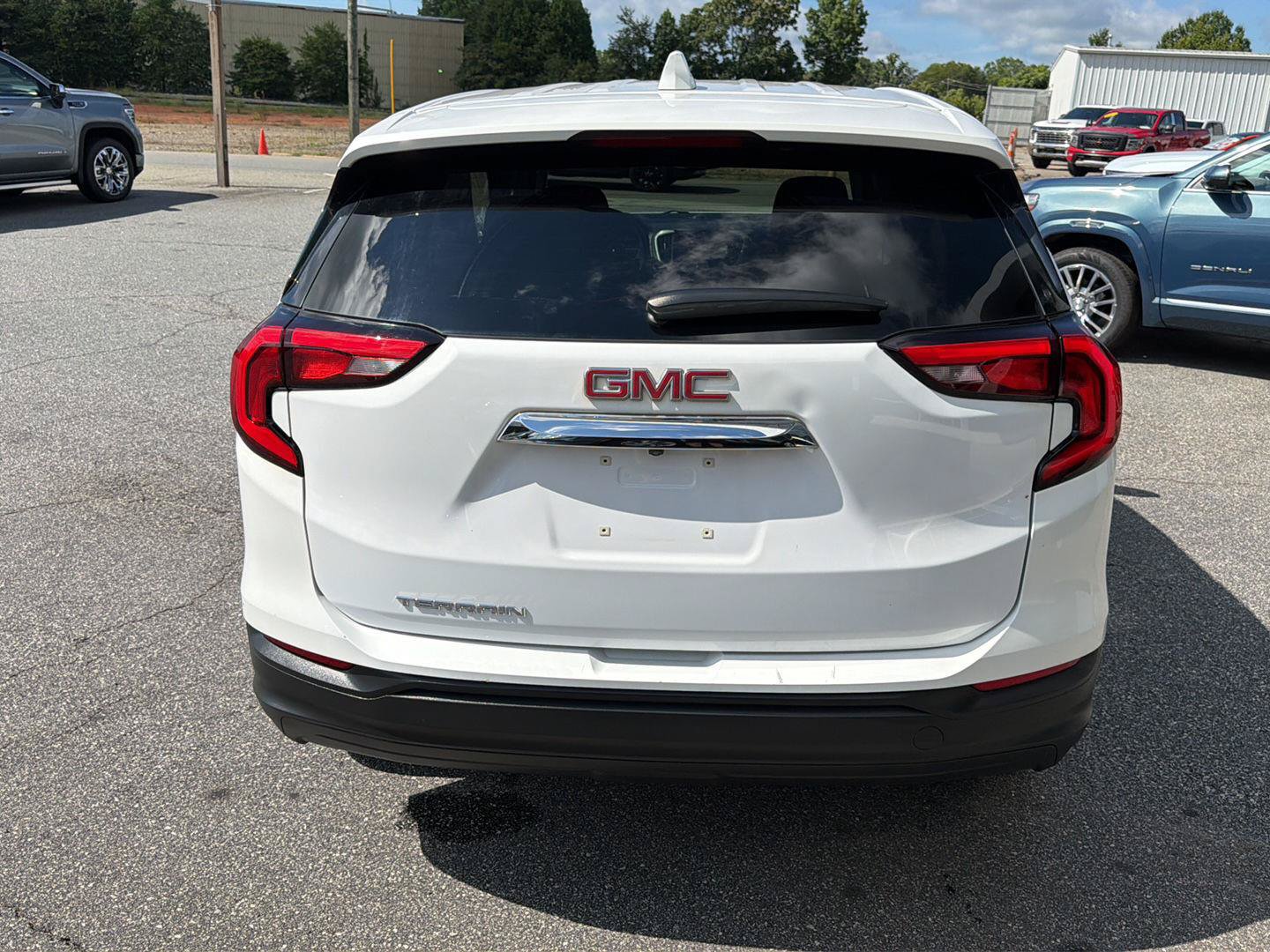 Used 2021 GMC Terrain SLE w/ LPO, Floor Liner Package FWD image 10