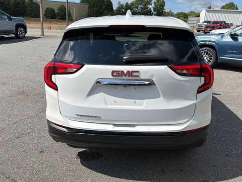 Used 2021 GMC Terrain SLE w/ LPO, Floor Liner Package FWD image 10