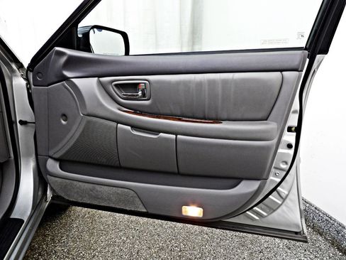 Used 2003 Toyota Avalon XLS image 11