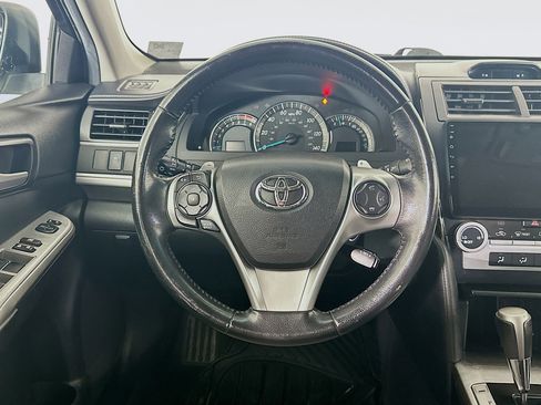 Used 2014 Toyota Camry SE image 17