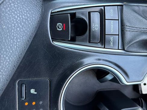Used 2020 Toyota Camry XSE FWD image 25