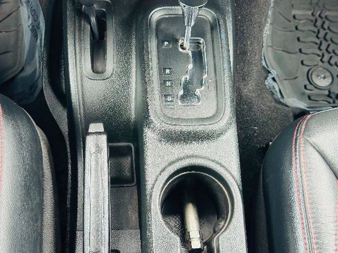 Used 2018 Jeep Wrangler Rubicon AWD/4WD image 39