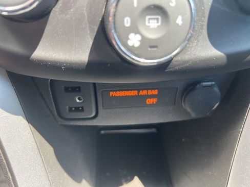 Used 2019 Chevrolet Trax LT w/ LT Convenience Package FWD image 23