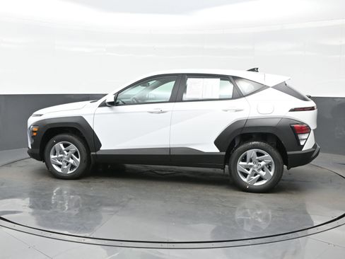 Certified 2026 Hyundai Kona SE image 3