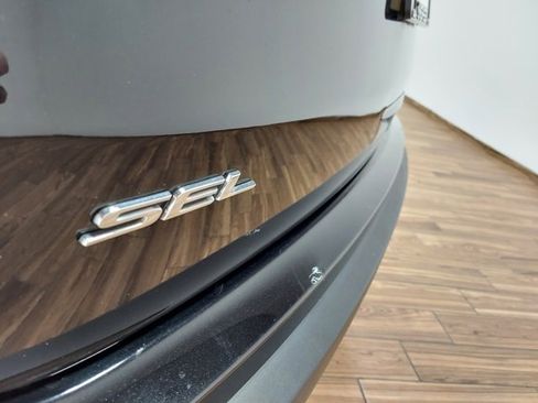 Used 2023 Ford Edge SEL image 12