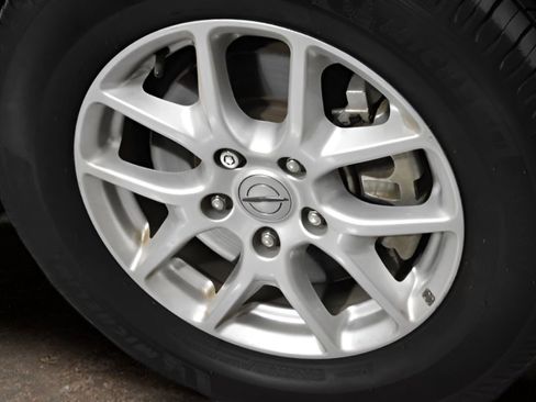 Used 2023 Chrysler Pacifica Touring-L FWD image 6