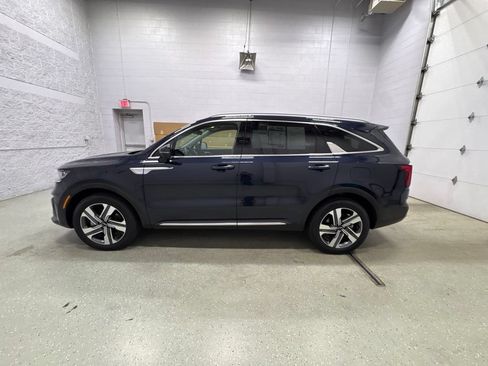 Used 2024 Kia Sorento EX AWD/4WD image 7