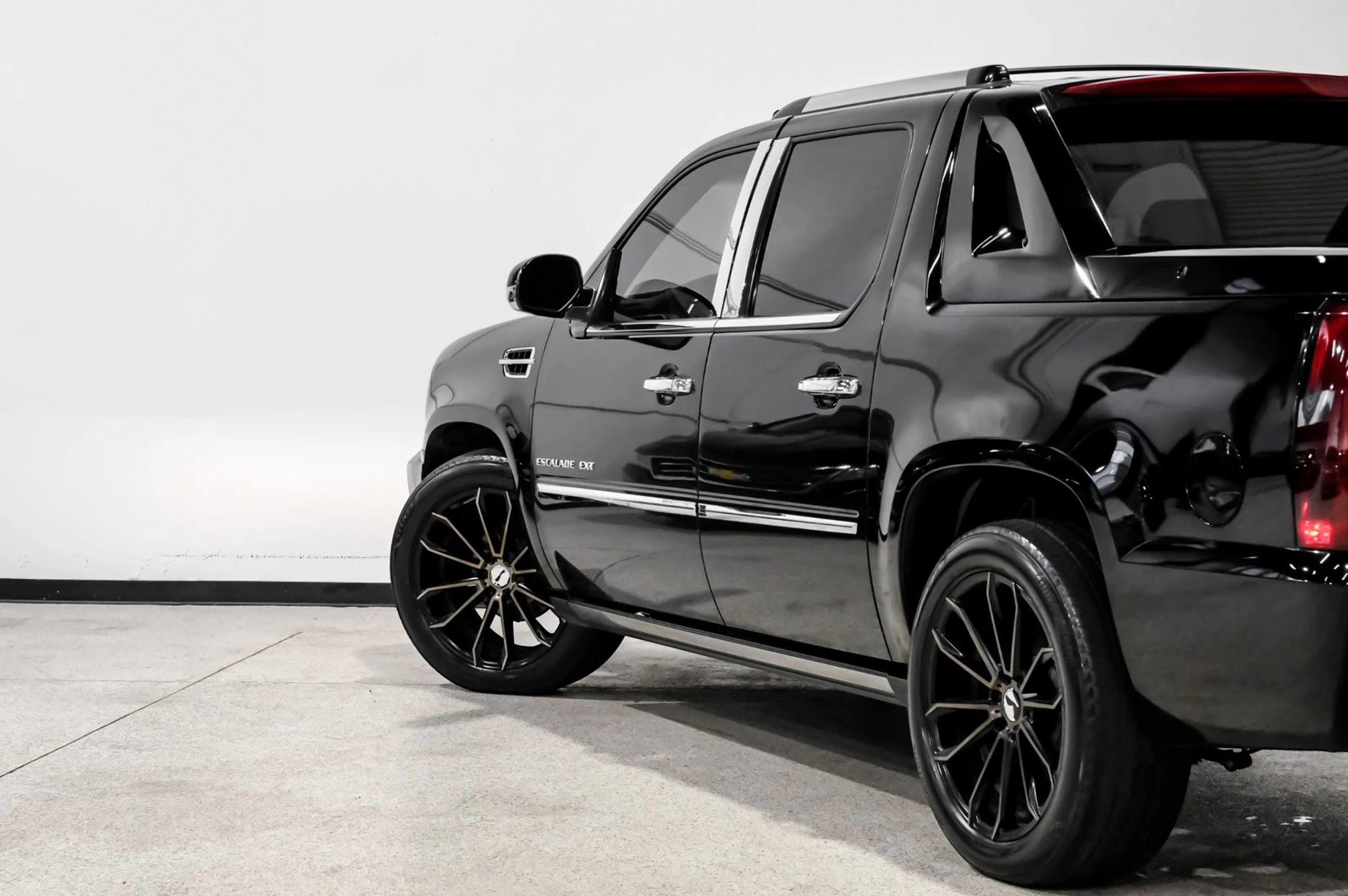 Used 2012 Cadillac Escalade EXT Premium AWD/4WD image 13