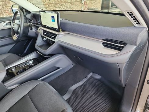 Used 2025 Ford Explorer Active RWD image 12
