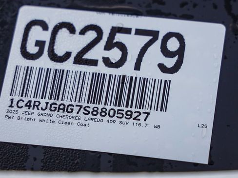 New 2025 Jeep Grand Cherokee Altitude image 28